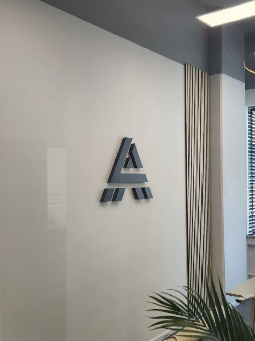 Limitless Agency symbool toegepast op kantoor